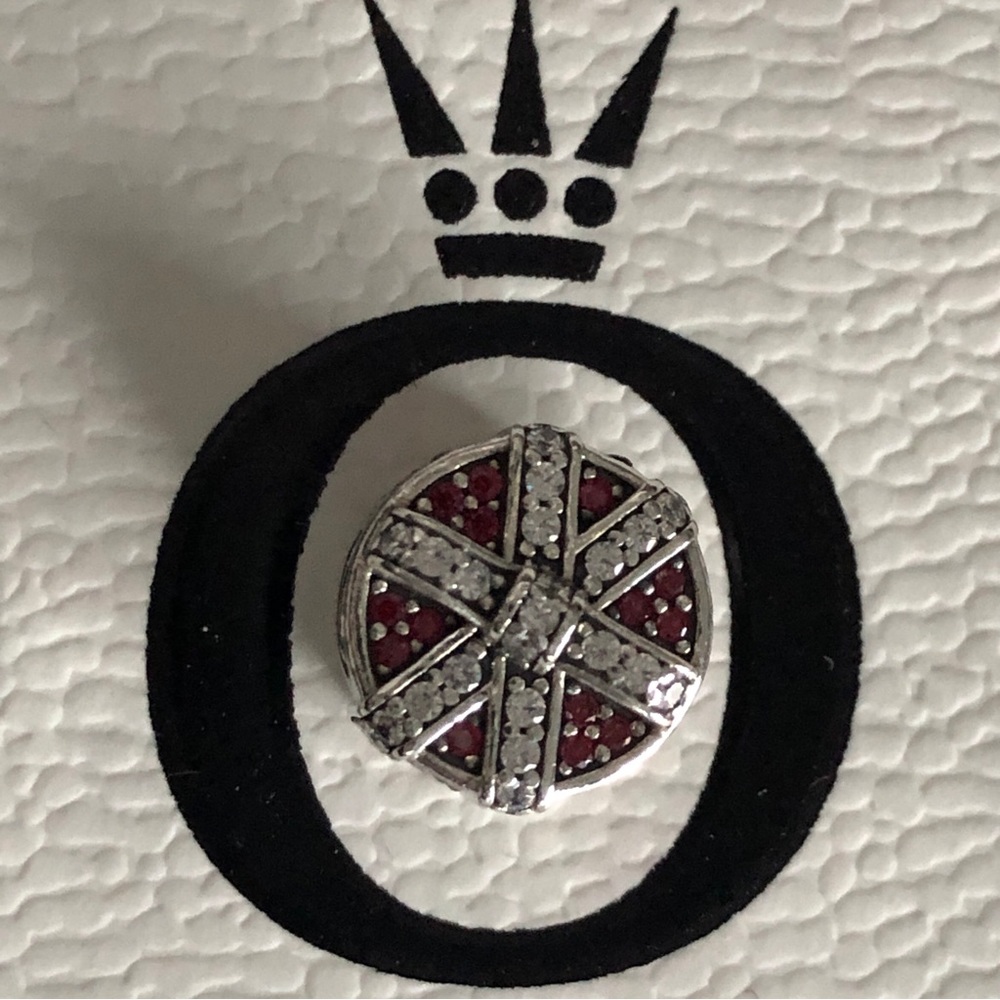 Authentic PANDORA Shimmering Gift Charm